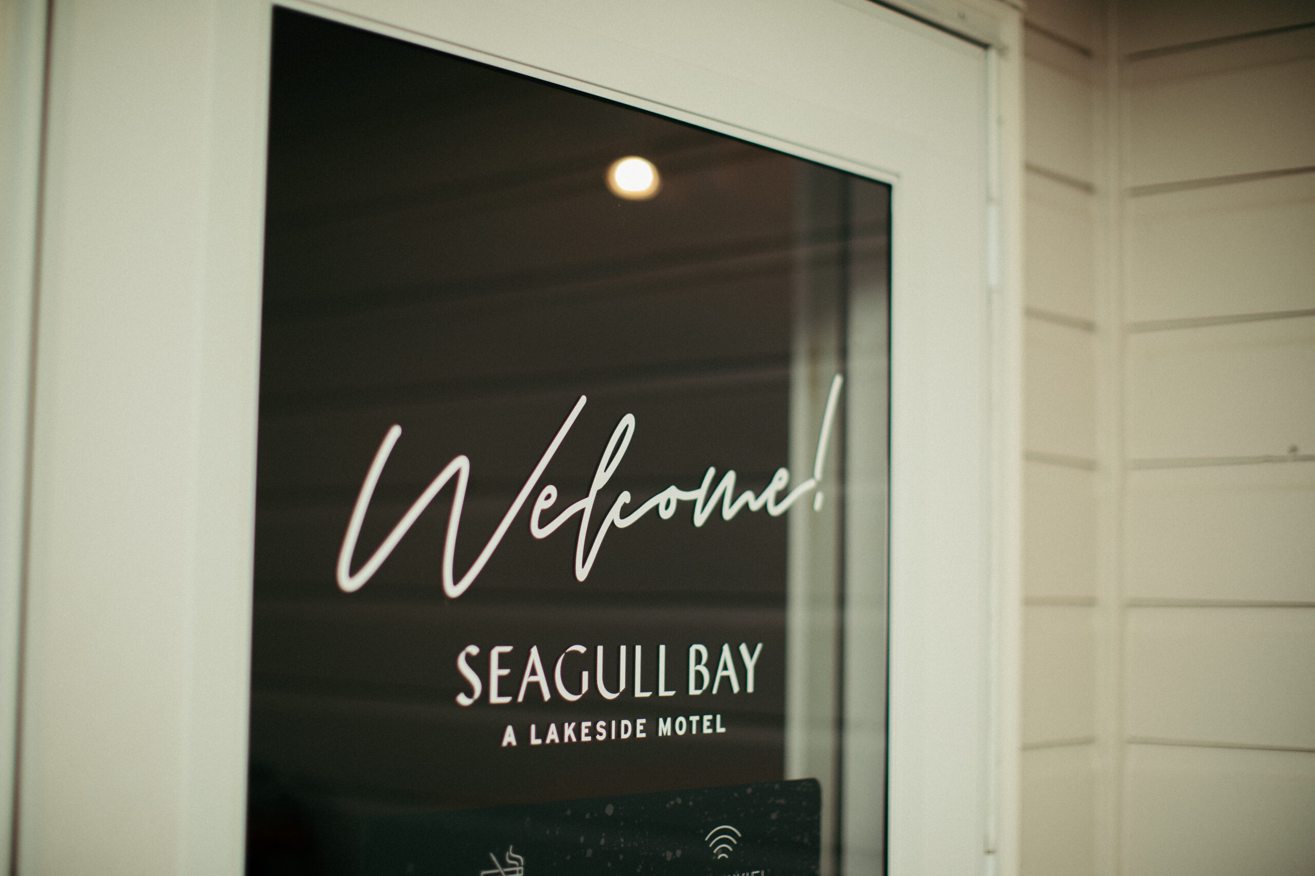 Welcome sign of Seagull Bay Motel
